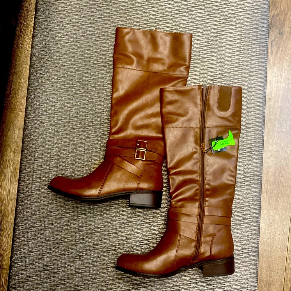 Women’s tall boots sit approximately 1 inch below knee, Wide calf, size 10.